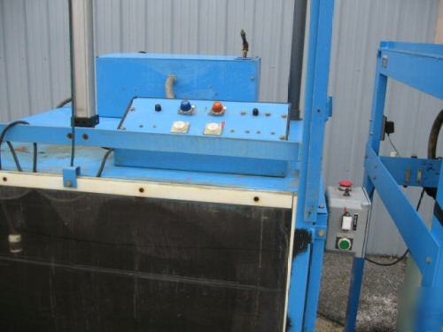 Forklift battery washer