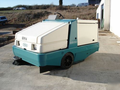 Tennant 6500 ride-on sweeper low hours / clean / sales 