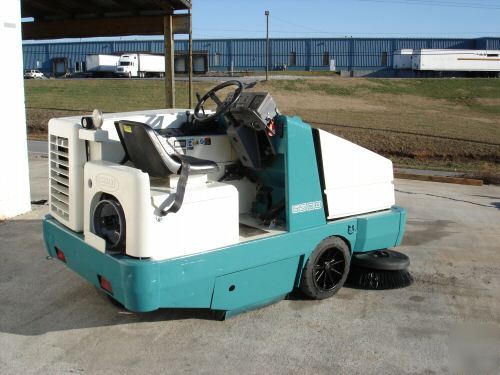 Tennant 6500 ride-on sweeper low hours / clean / sales 