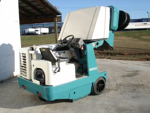 Tennant 6500 ride-on sweeper low hours / clean / sales 