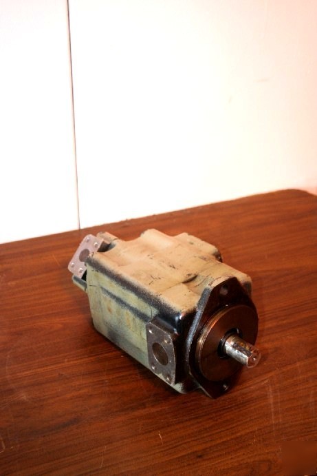 Vickers vane pump 4525V60A17 1AD22R hydraulic #6192 wh