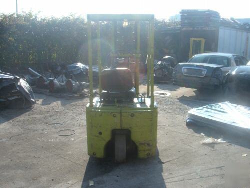 Clark 2000 lb forklift 3-wheel electric with charger