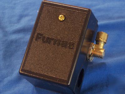 Air compressor multiple port pressure switch with bleed