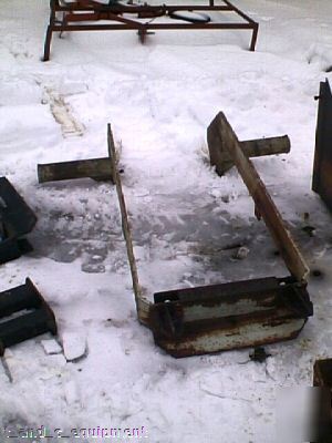 Dun ham lehr inc. loader,brackets,3 buckets,hoses bin 