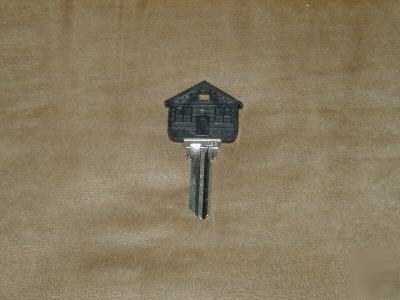 KW1 black house key blank