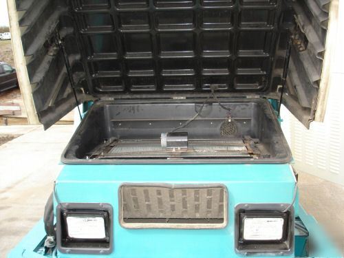 Tennant 8410 floor scrubber & sweeper low hours 
