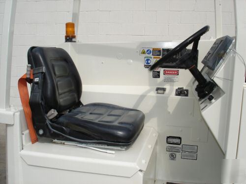 Tennant 8410 floor scrubber & sweeper low hours 