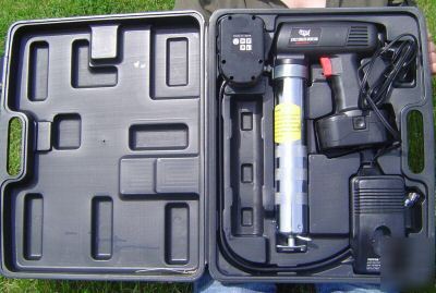 New h.d.cordless grease gun w/2-18V rechargeable