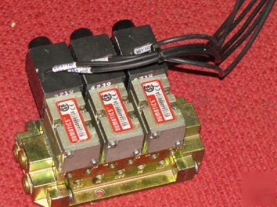 Numatics - 3 solenoid valve manifold - 24VDC