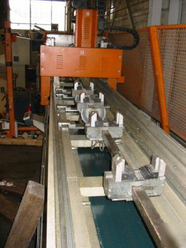 Tekna vertical aluminum machining center elumatic 