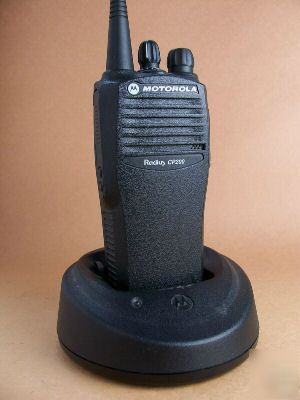 Mint motorola radius CP200 uhf 16-ch radio w/spkr-mic