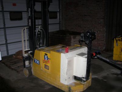 [yale pallet lift]