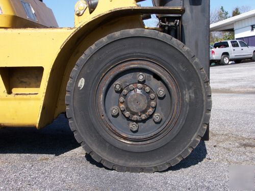 Caterpillar 8,000 lb solid pneumatic forklift truck