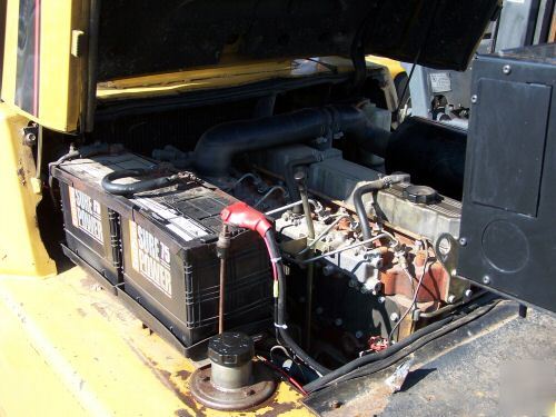 Caterpillar 8,000 lb solid pneumatic forklift truck
