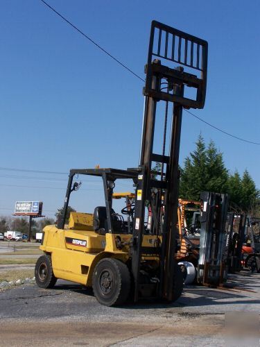 Caterpillar 8,000 lb solid pneumatic forklift truck