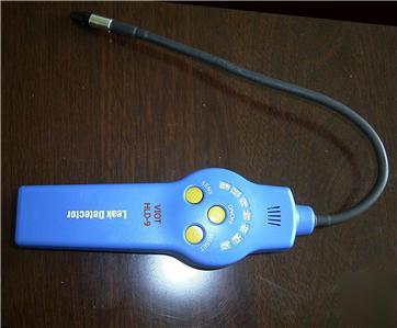 Halogen refrigerant leak detector heated diode air pump