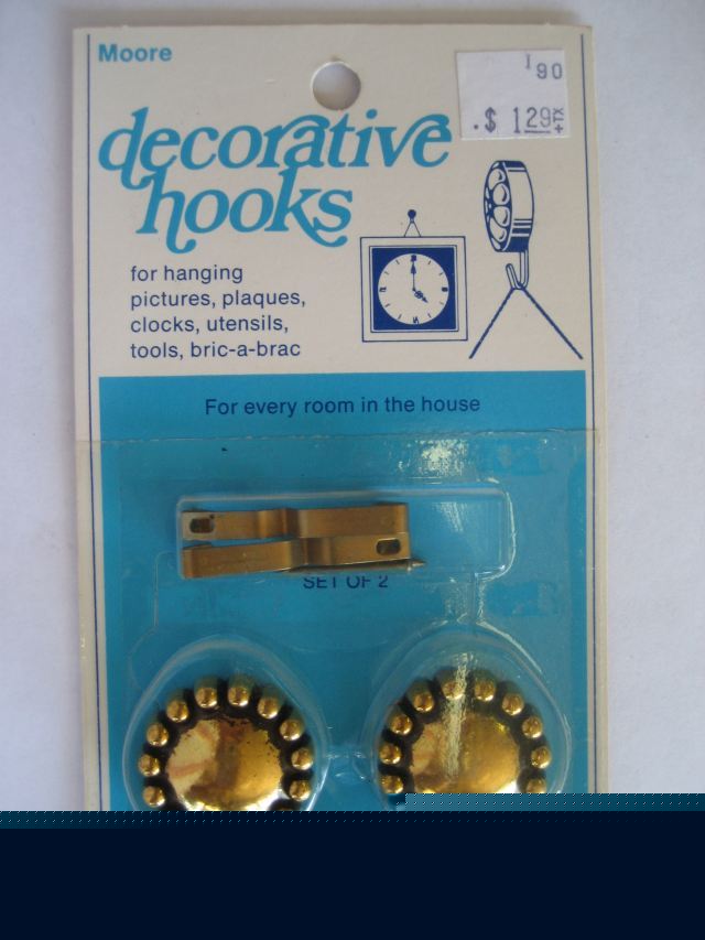 2 decorative hooks-mre 80