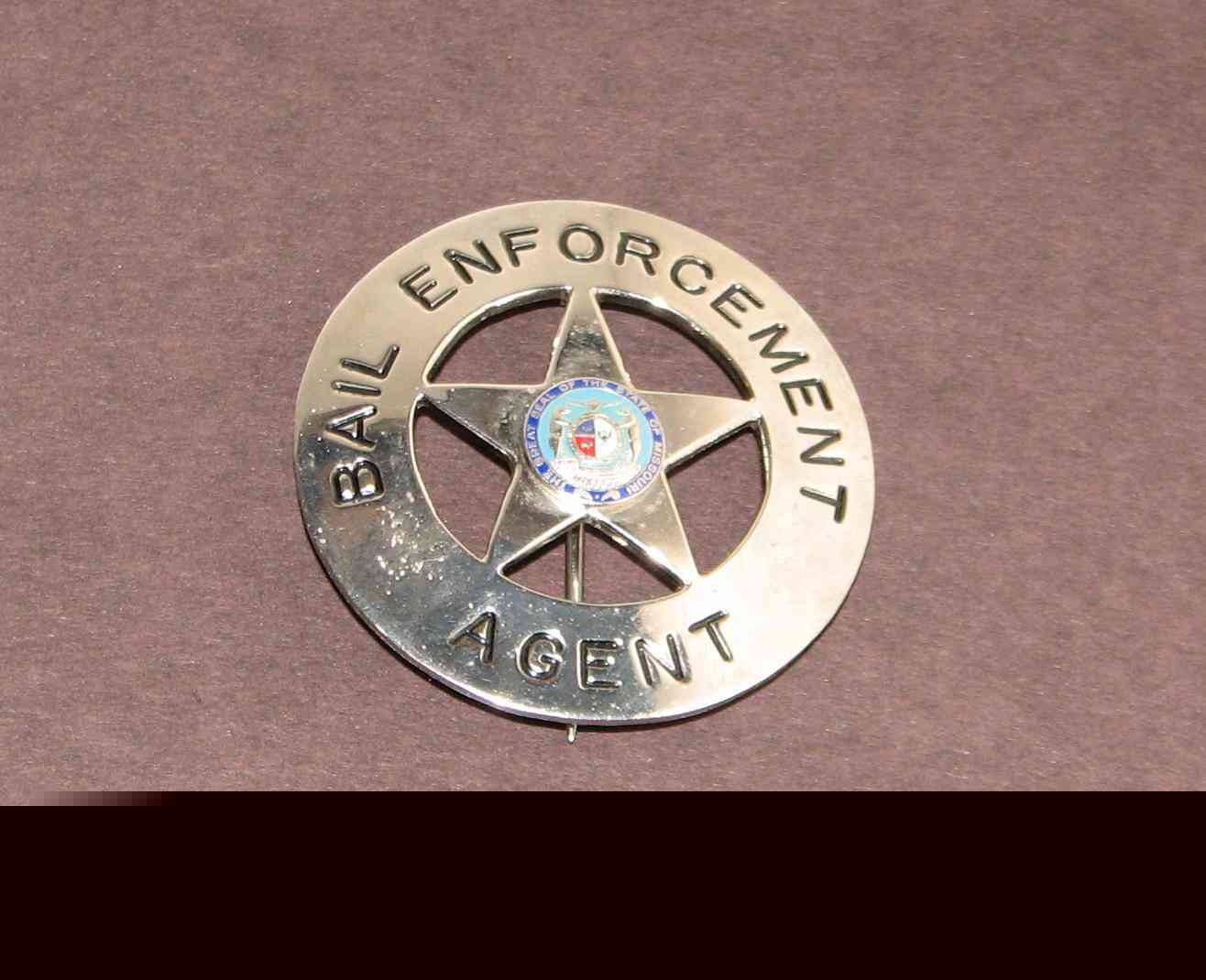 Round bounty hunter bail enforcement badge unusual