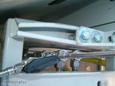 Boc edwards IQDP80 - QMB250 dual vacuum pump rack stand