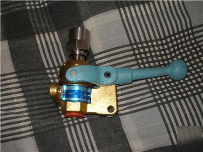 New never used hunt hydraulic valve P064-4041