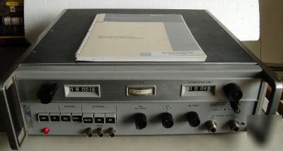 Hp 8614A signal generator 800-2400 mhz w/manual good