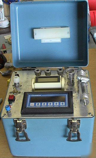 Field portable flow meter & totalizer test box omega en