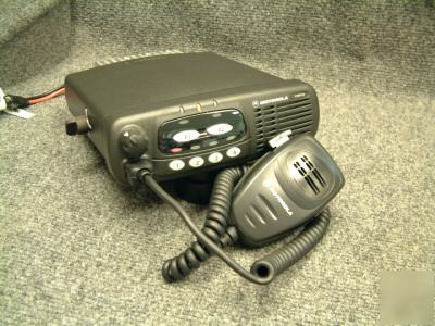 Motorola CDM750 lb 29.7-36.4MHZ mobile radio nos