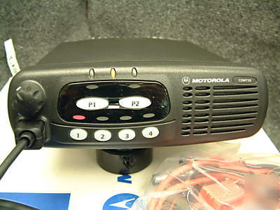 Motorola CDM750 lb 29.7-36.4MHZ mobile radio nos