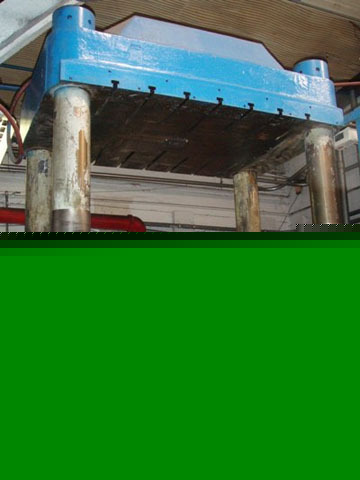 Lawton 600 ton 4-post hydraulic press