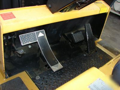 Caterpillar cat T80D short turn 8K auto triple forklift