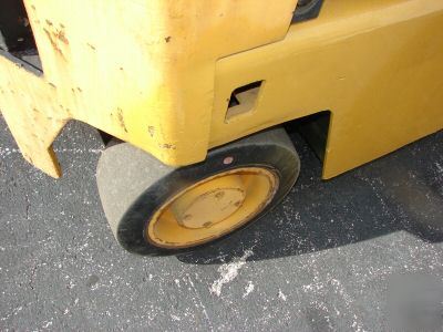 Caterpillar cat T80D short turn 8K auto triple forklift