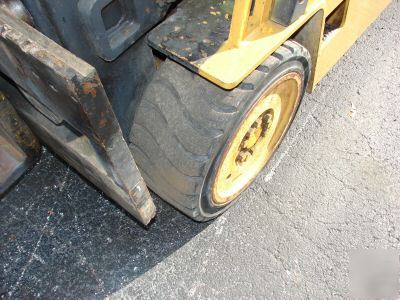 Caterpillar cat T80D short turn 8K auto triple forklift