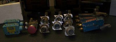 Manual & mechnically operated air valves