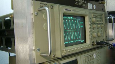 Tektronix tds 340A TDS340A digital scope, certified