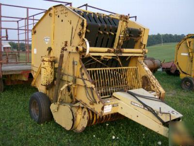 Vermeer 605G round hay baler