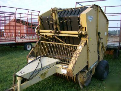 Vermeer 605G round hay baler