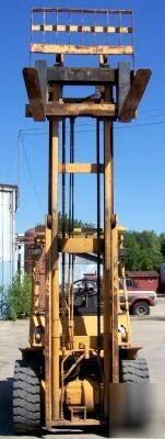 10,000 lb komatsu pneumatic lift truck (20437)