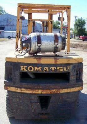 10,000 lb komatsu pneumatic lift truck (20437)