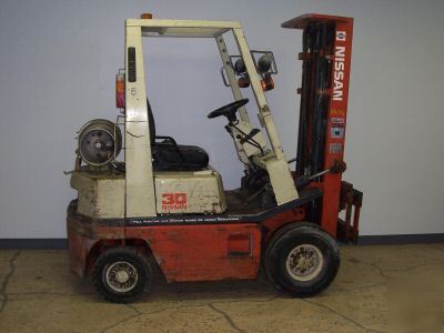 Forklift nissan 3000LB pneumatic tire runs good