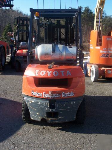 Forklift toyota tow motor seven series fork lift 