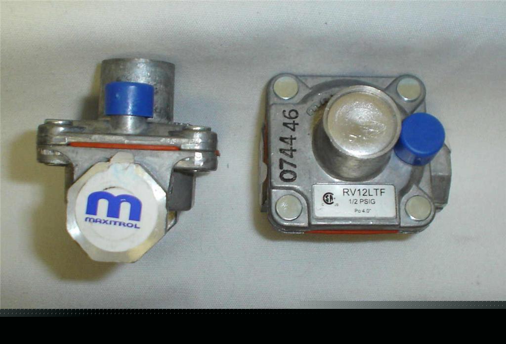 New lot of 2 maxitrol RV12-1/8 1/2 psig